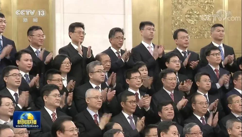 習(xí)近平會(huì)見探月工程嫦娥五號(hào)任務(wù)參研參試人員代表，上海光機(jī)所侯霞研究員受到親切接見