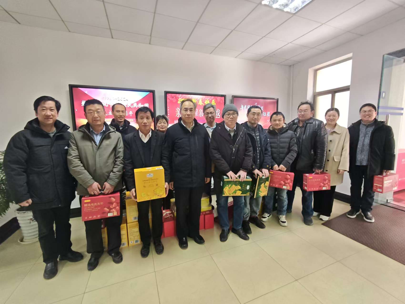 上海光機所多個科研團隊春節(jié)堅守崗位開展科技攻堅，所領導開展走訪慰問